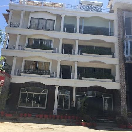 Hotel Sheratone Mount Abu Εξωτερικό φωτογραφία